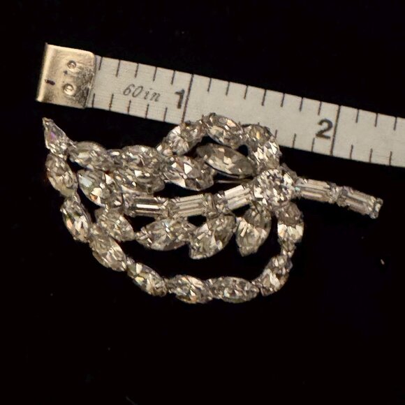 Vintage large clear prong set rhinestone Leaf Broach - Picture 3 of 10